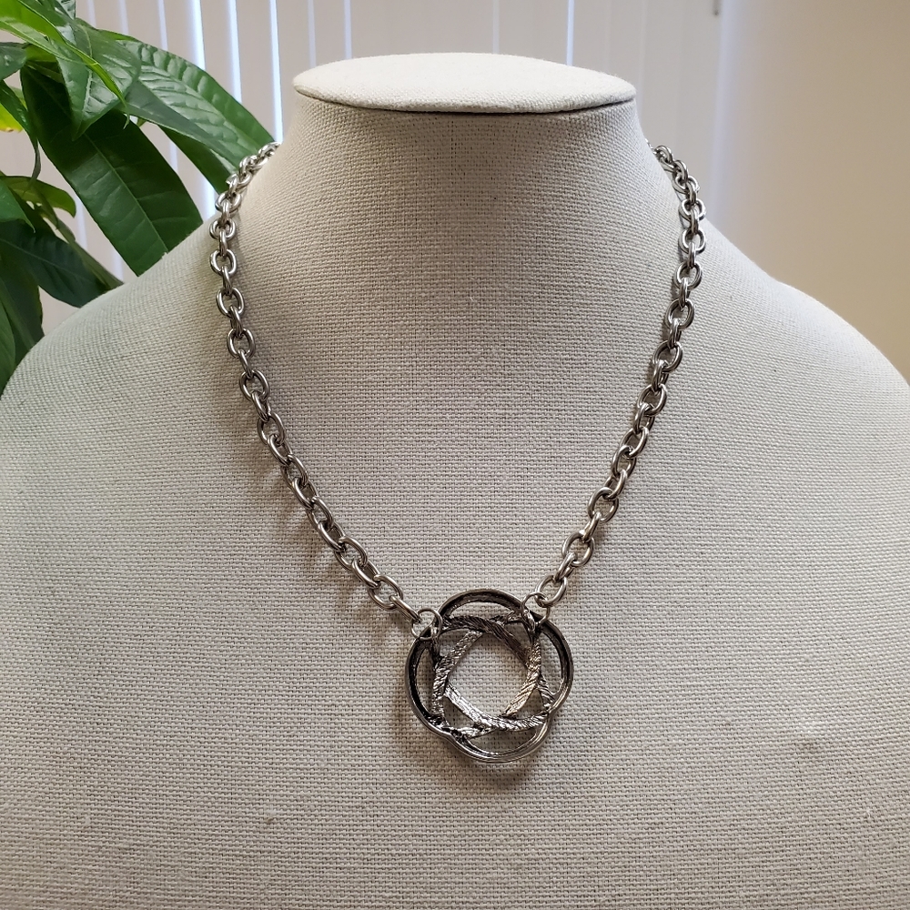 Interlocking Circle Silver Tone Link Necklace - image 5